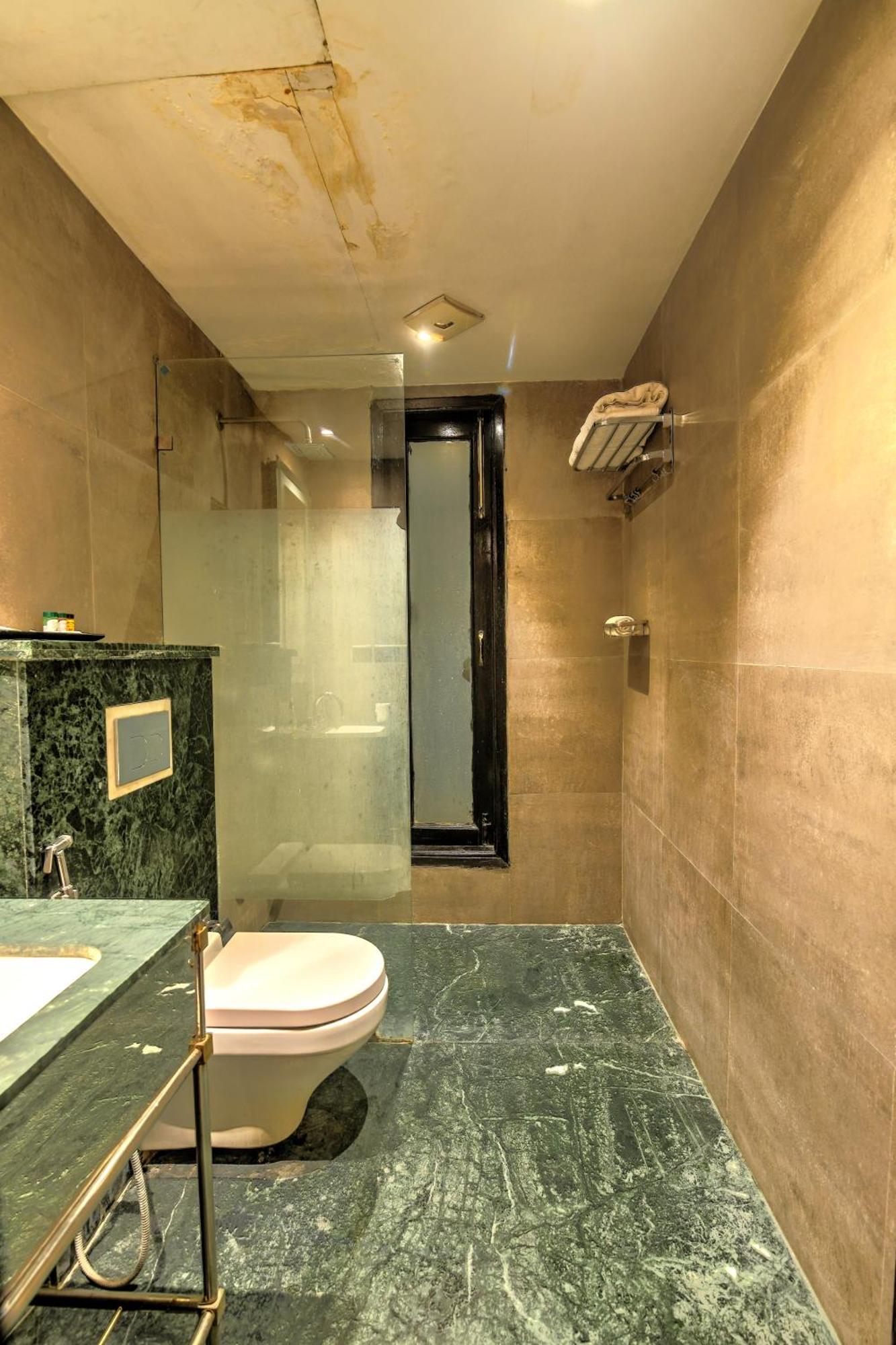 Hotel Foxoso Delhi Airport